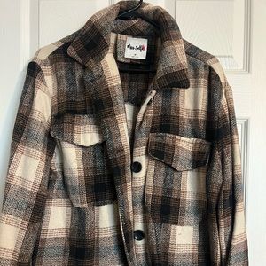 Womens plaid coat . Size large. True to size.